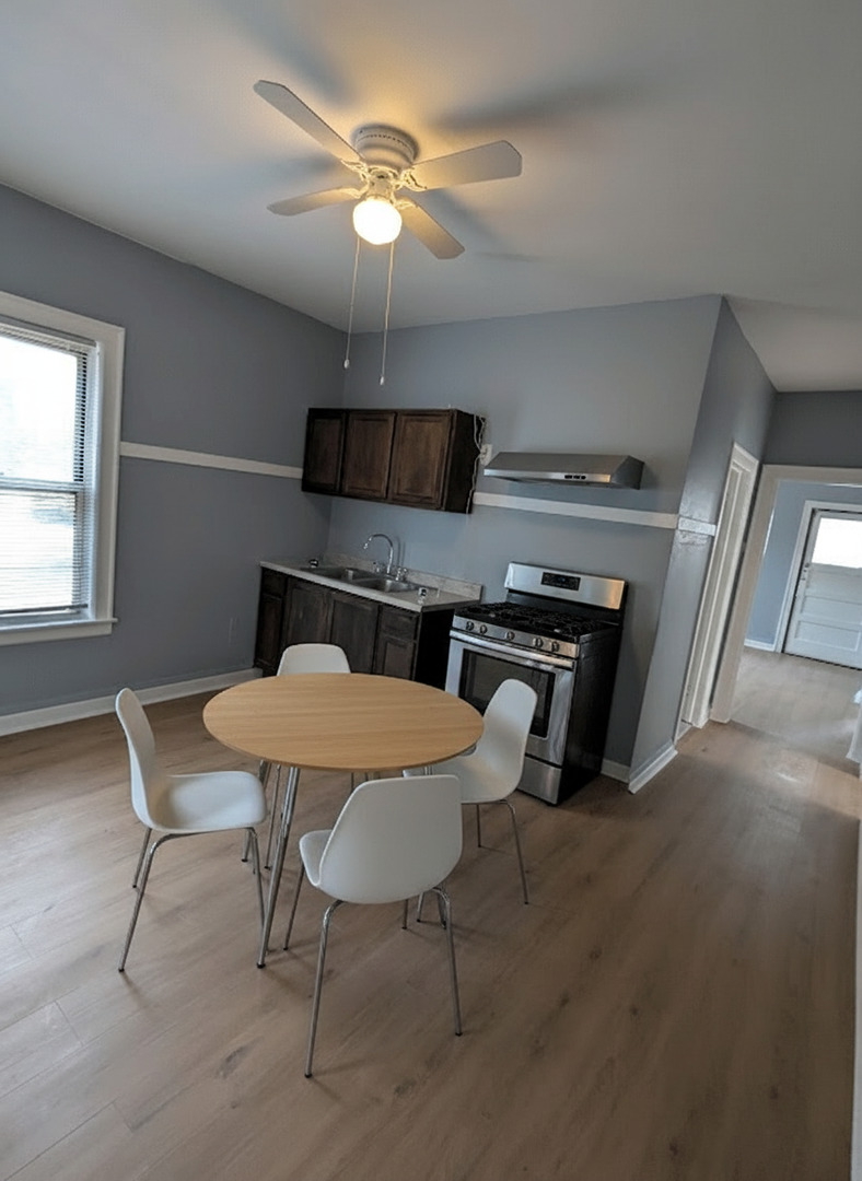 8601 S Kingston Avenue, Chicago, IL 60617