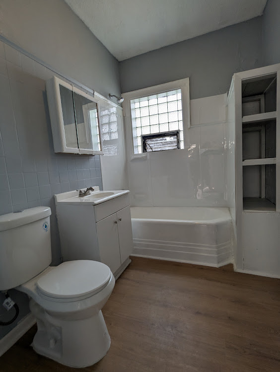 8601 S Kingston Avenue, Chicago, IL 60617