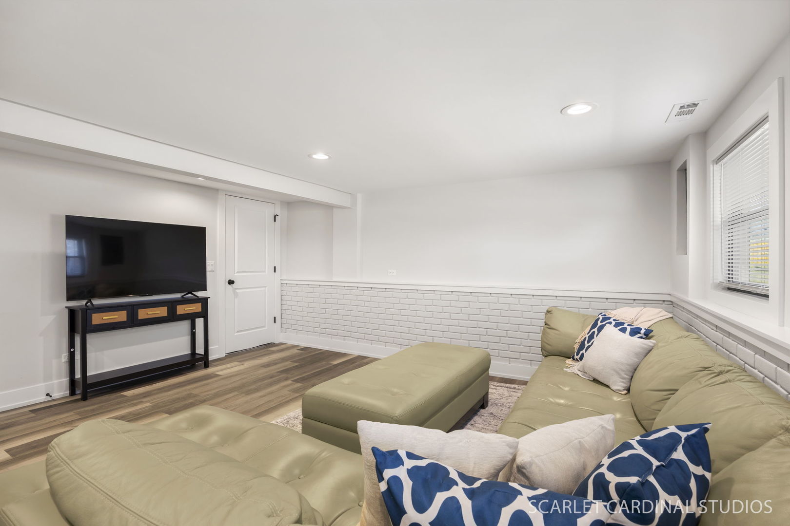 22W080 Valleyview Drive, Glen Ellyn, IL 60137