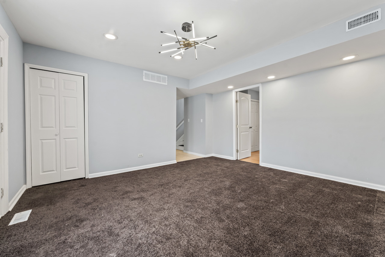 161 Oakwood Drive, Bolingbrook, IL 60440