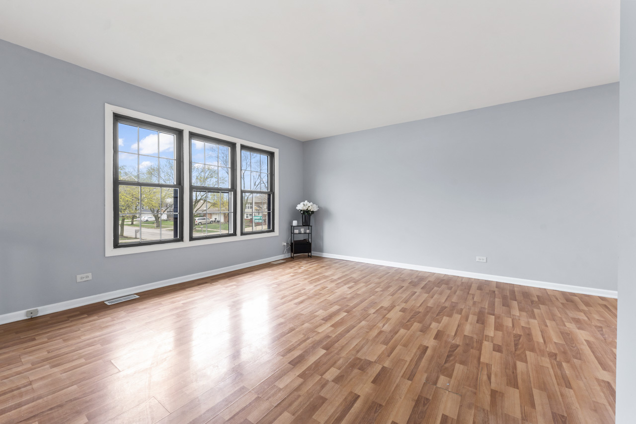 161 Oakwood Drive, Bolingbrook, IL 60440