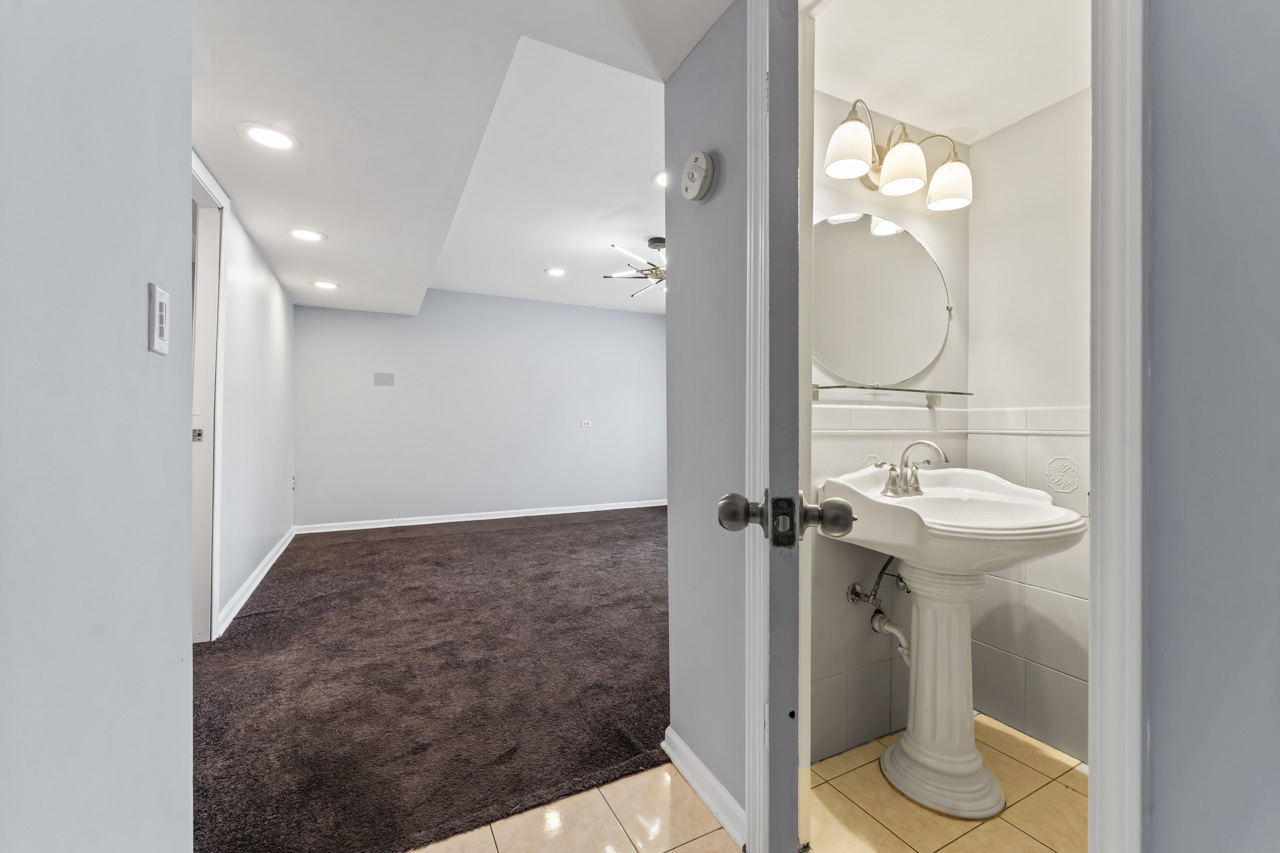 161 Oakwood Drive, Bolingbrook, IL 60440