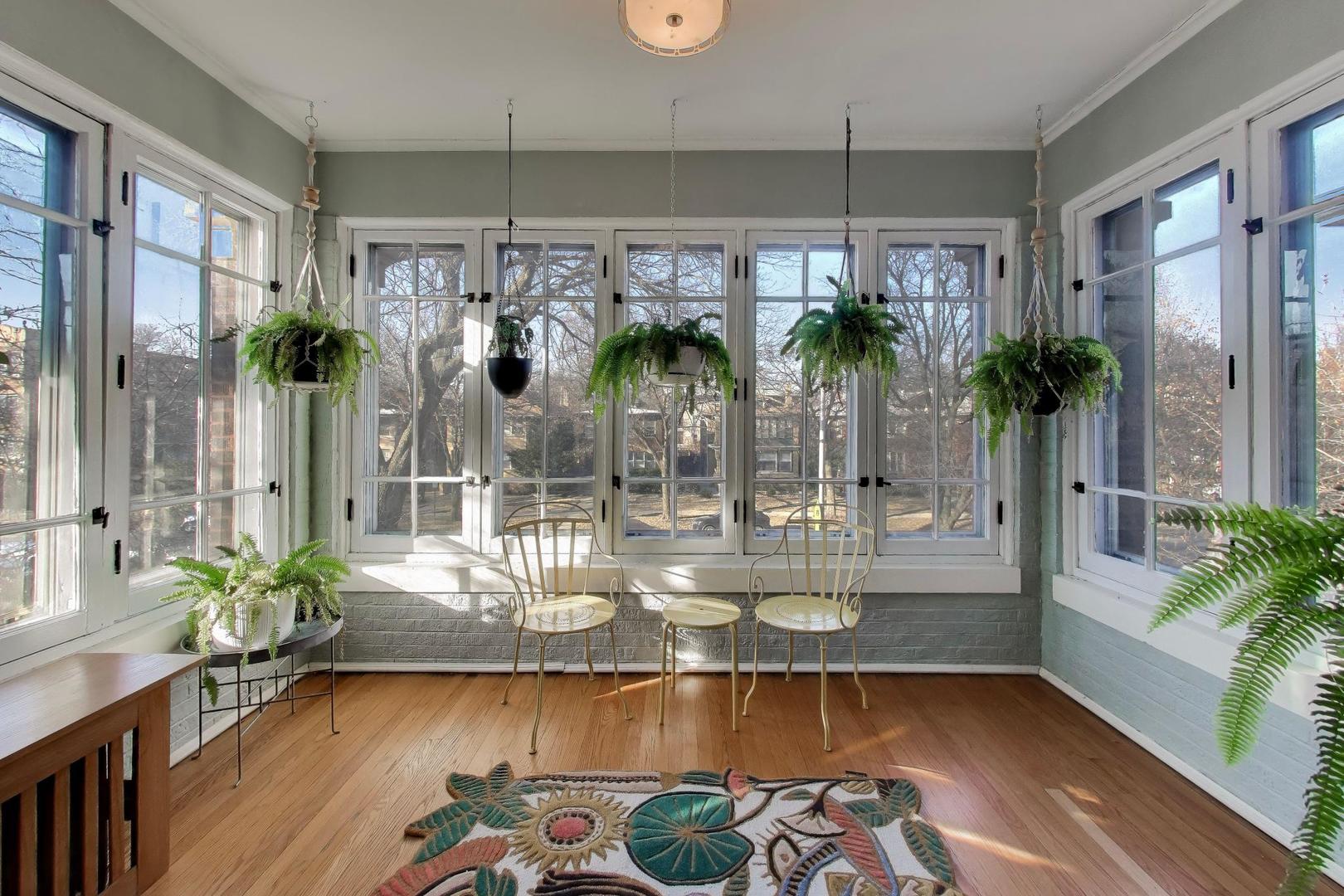 107 Washington Boulevard #2W, Oak Park, IL 60302