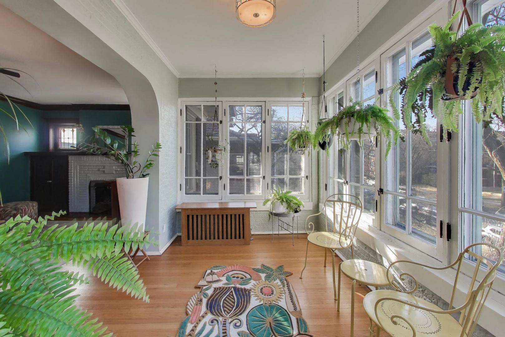 107 Washington Boulevard #2W, Oak Park, IL 60302