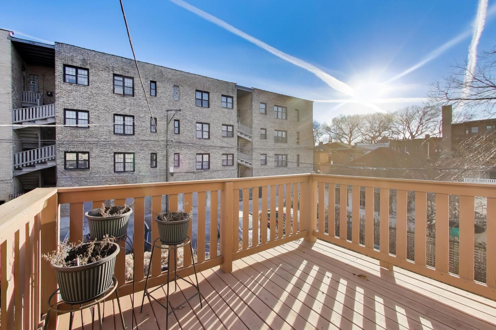 107 Washington Boulevard #2W, Oak Park, IL 60302