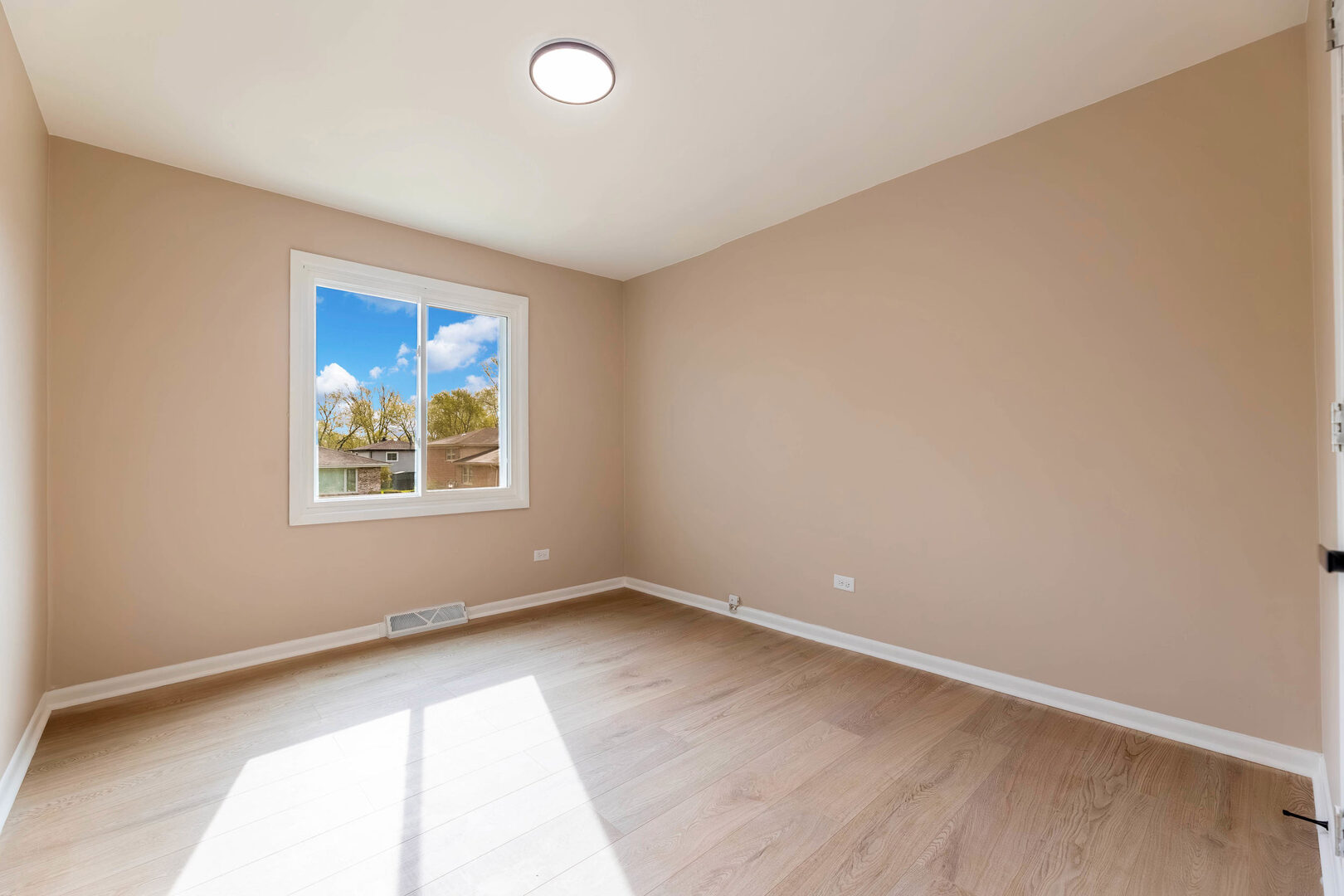 252 S Ellis Avenue, Glenwood, IL 60425