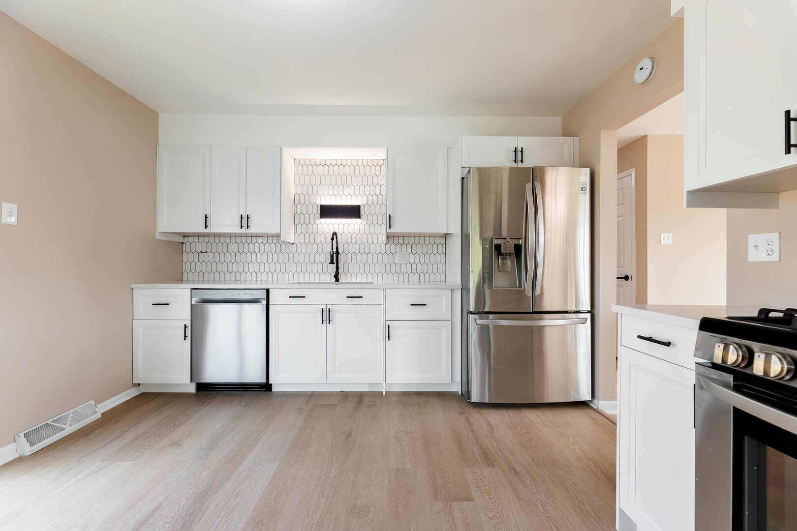 252 S Ellis Avenue, Glenwood, IL 60425