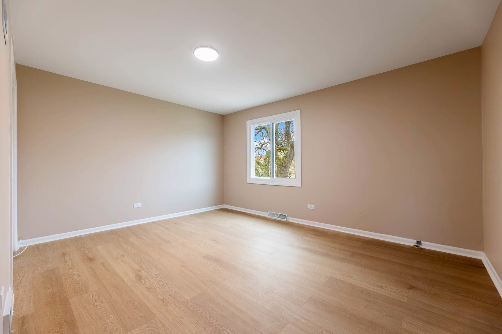 252 S Ellis Avenue, Glenwood, IL 60425