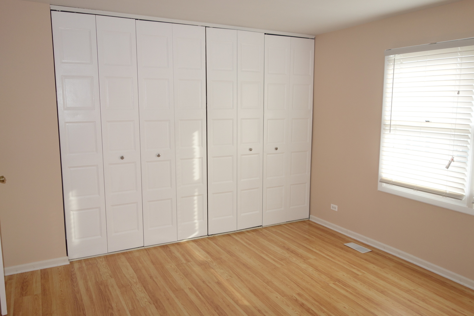 300 Meadow Court #300, Vernon Hills, IL 60061