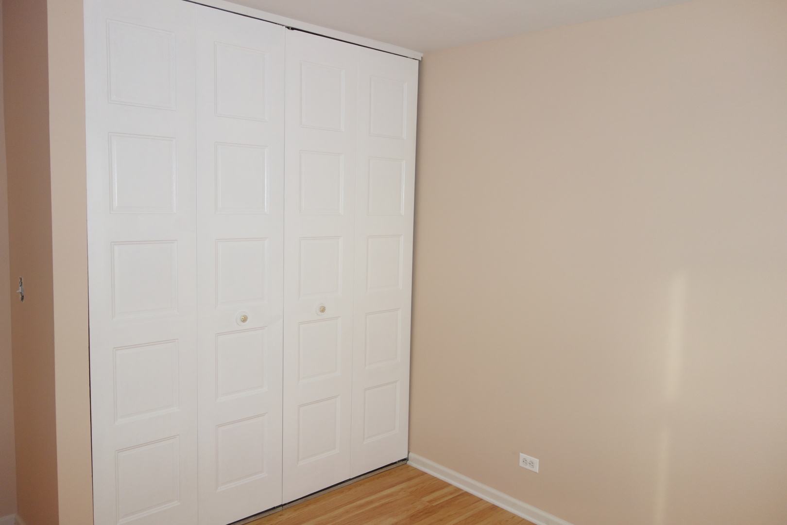 300 Meadow Court #300, Vernon Hills, IL 60061