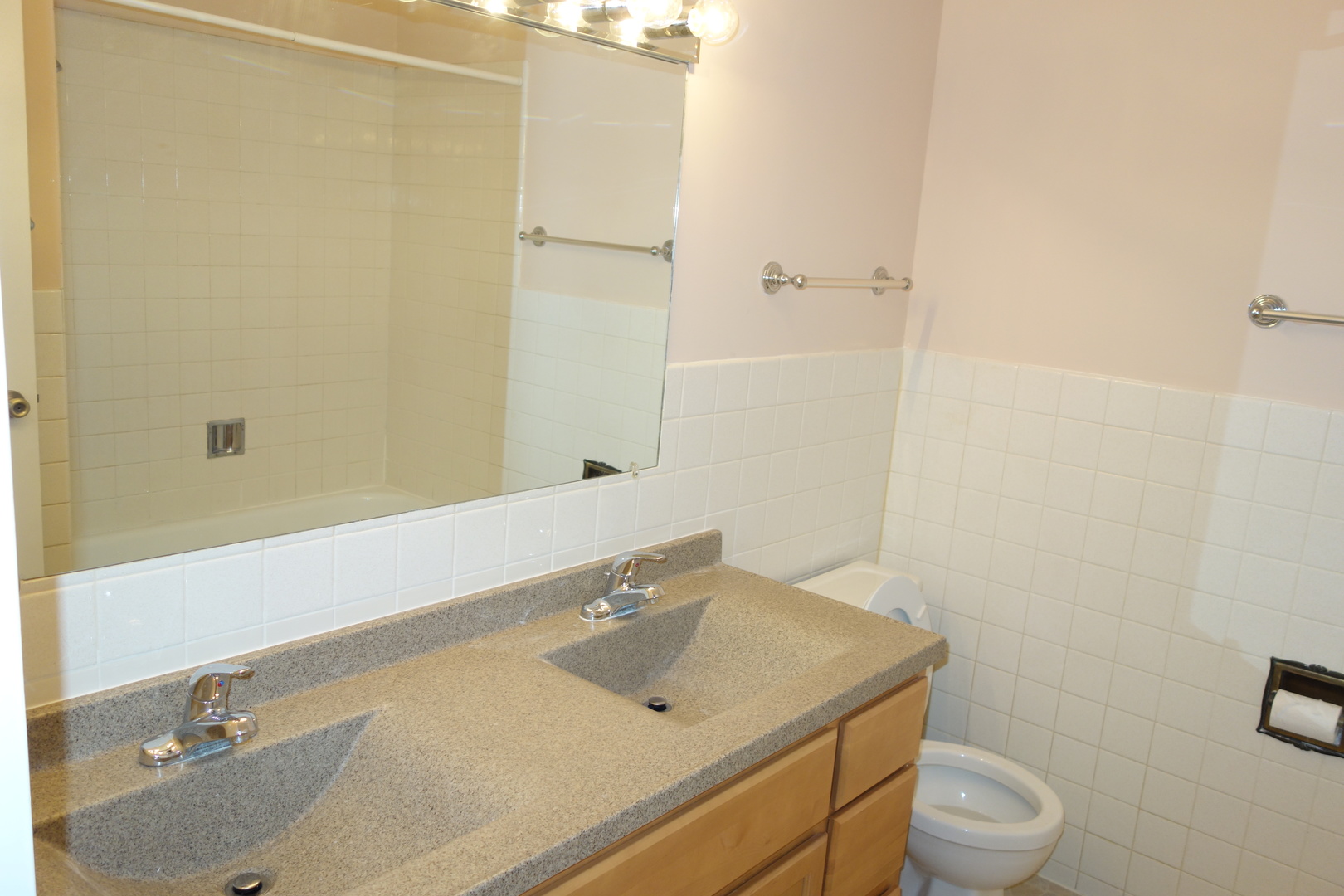 300 Meadow Court #300, Vernon Hills, IL 60061