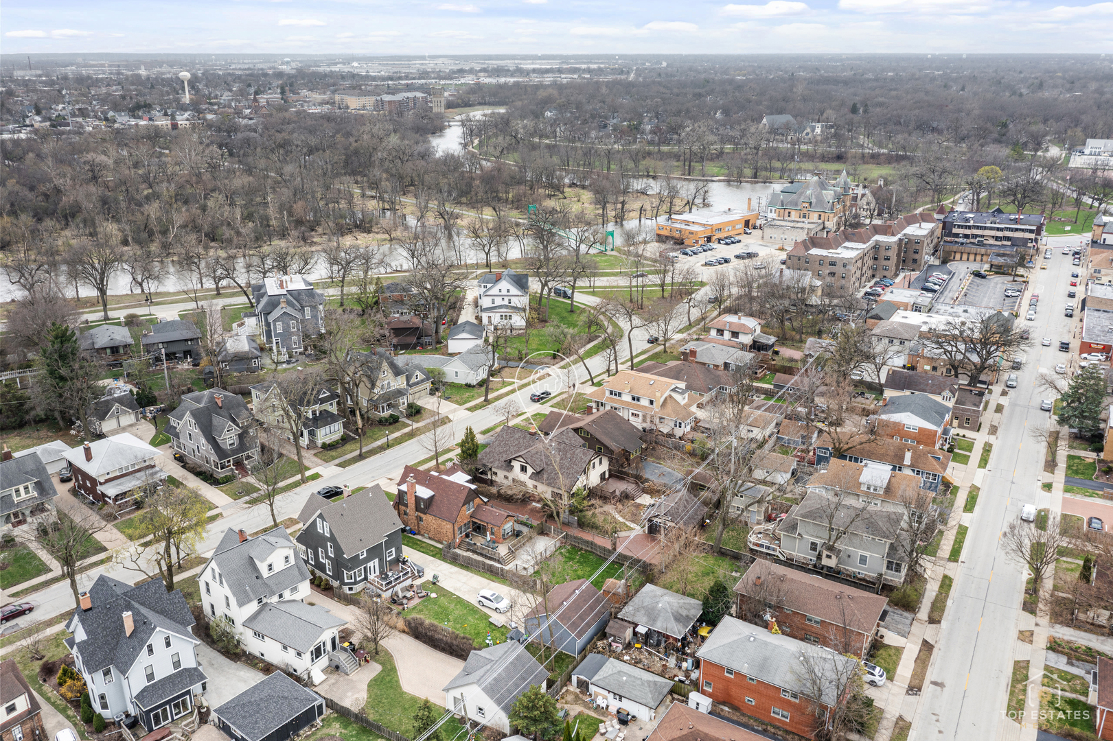 82 Lawton Road, Riverside, IL 60546