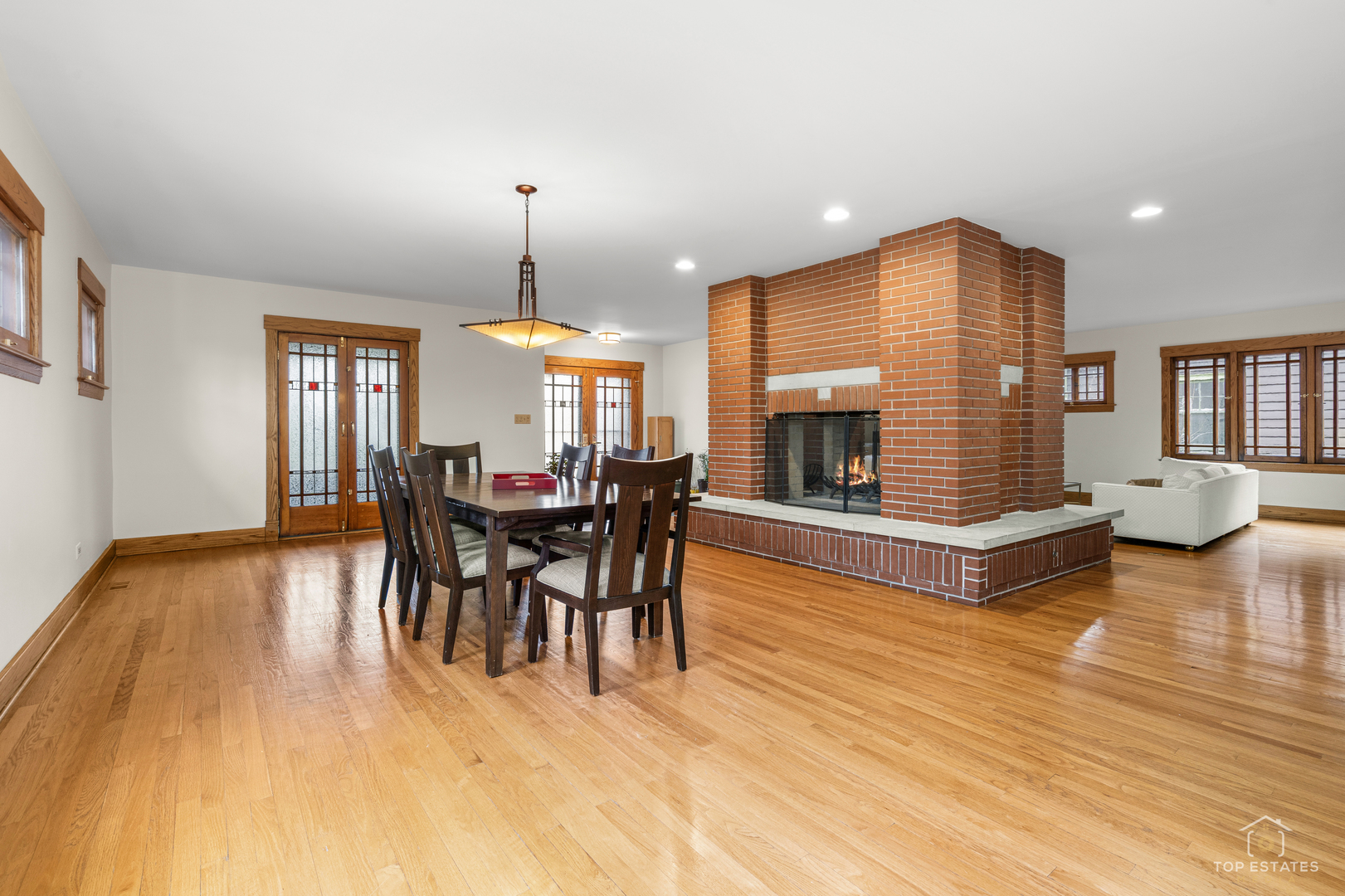 82 Lawton Road, Riverside, IL 60546