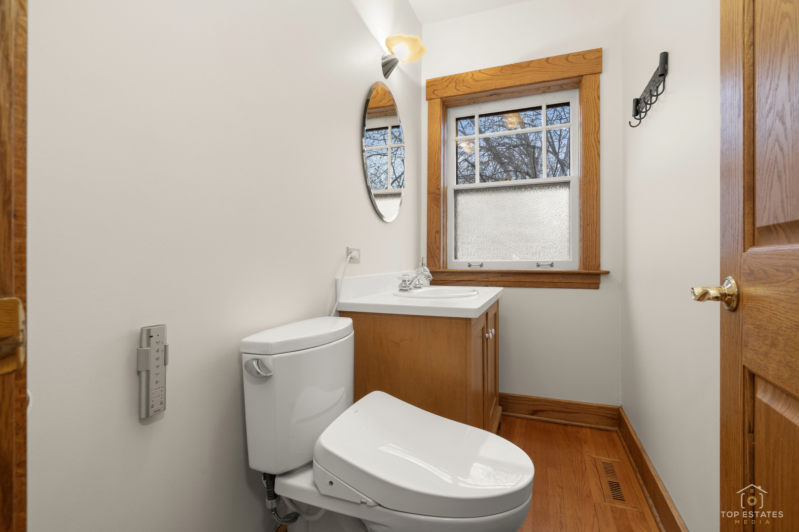 82 Lawton Road, Riverside, IL 60546