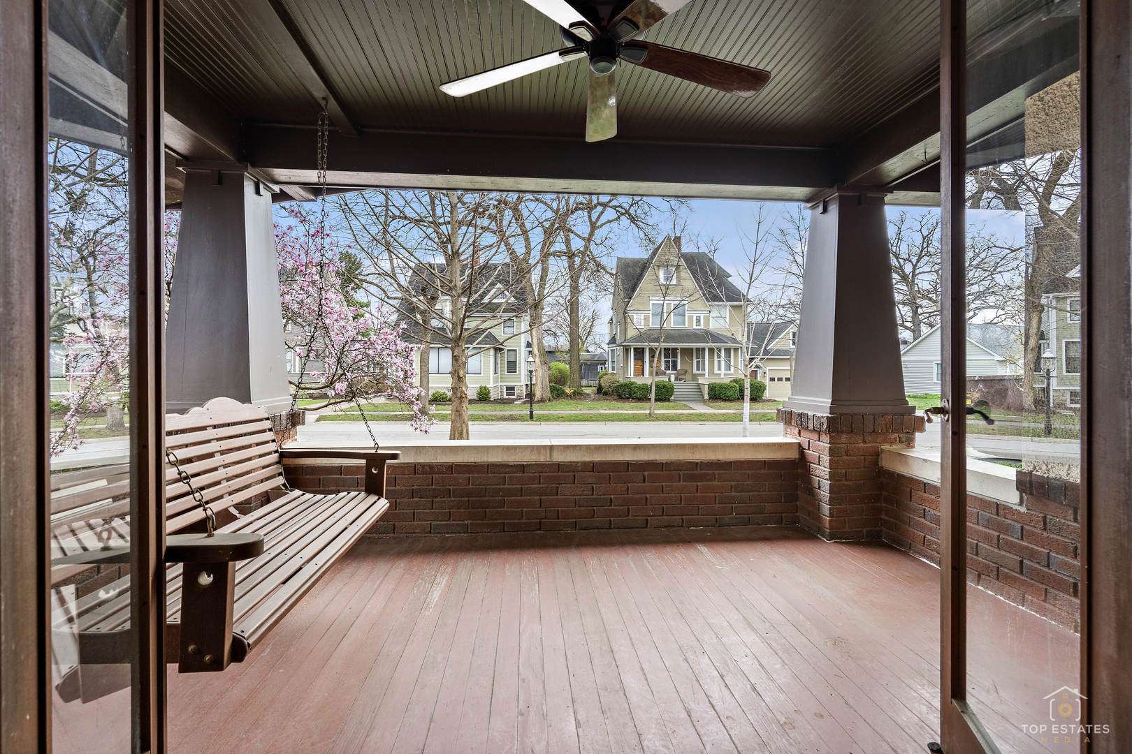 82 Lawton Road, Riverside, IL 60546