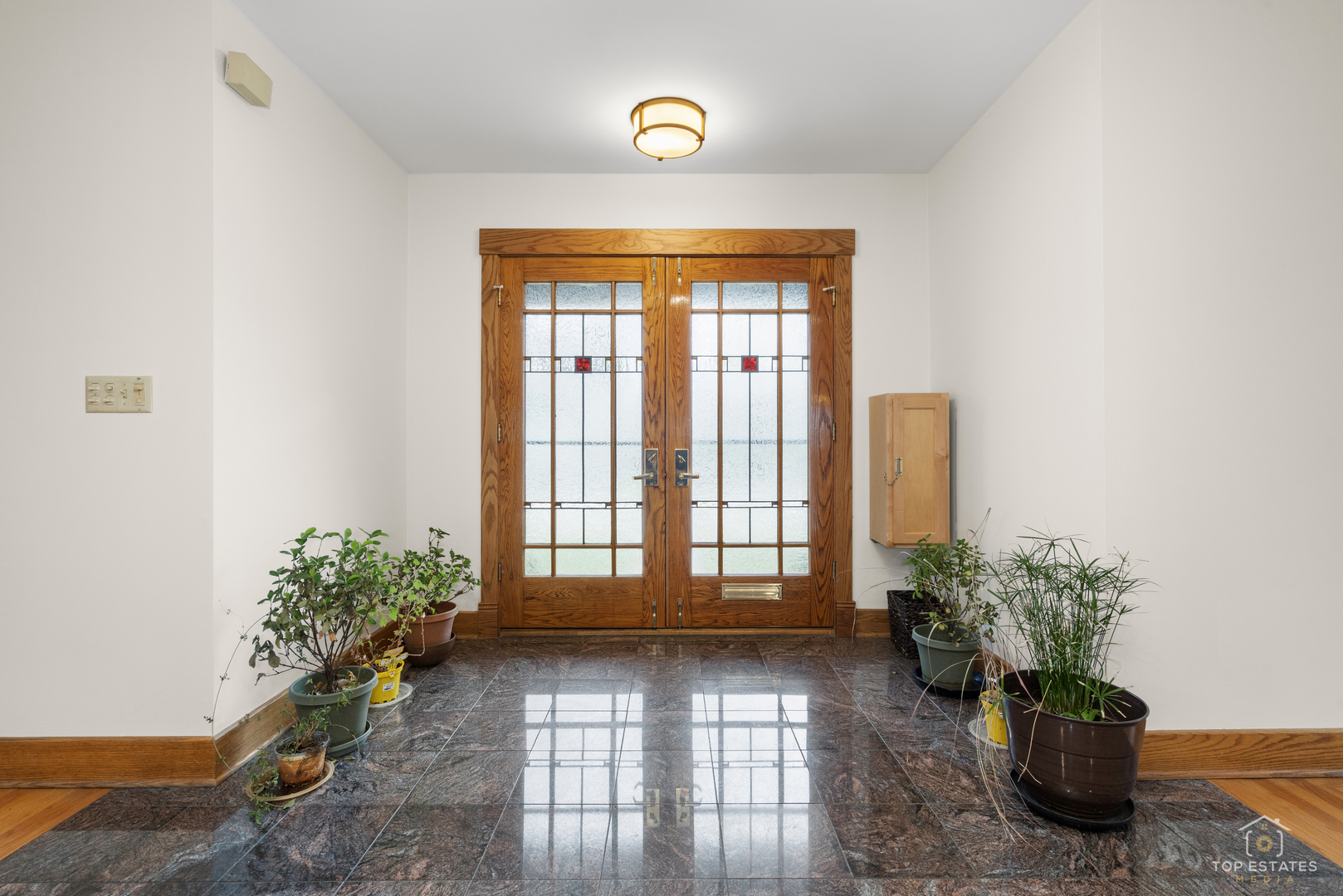 82 Lawton Road, Riverside, IL 60546