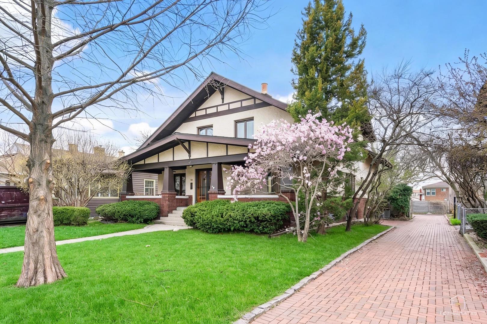 82 Lawton Road, Riverside, IL 60546