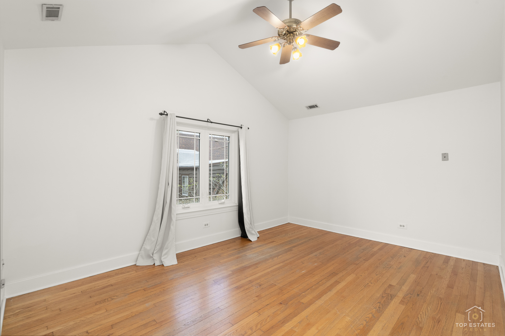 82 Lawton Road, Riverside, IL 60546