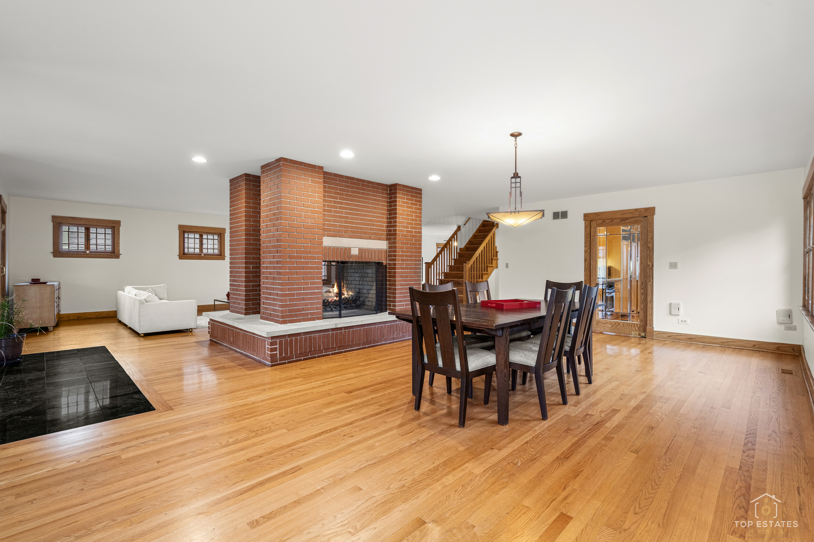 82 Lawton Road, Riverside, IL 60546