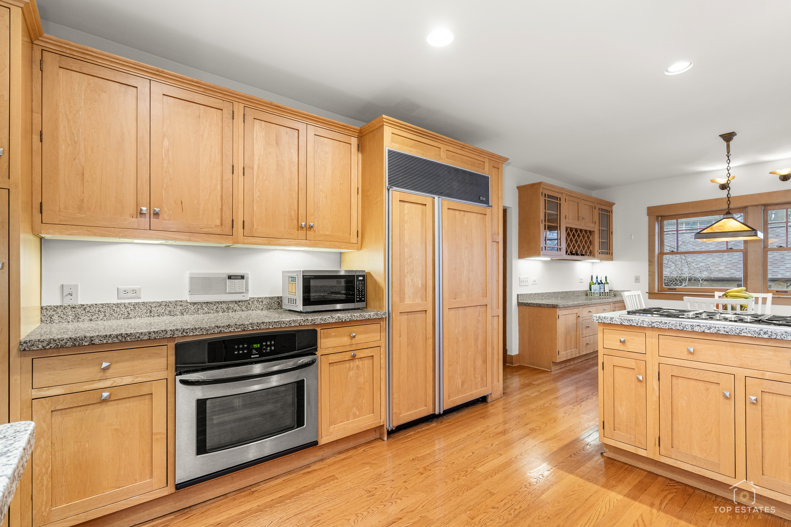 82 Lawton Road, Riverside, IL 60546