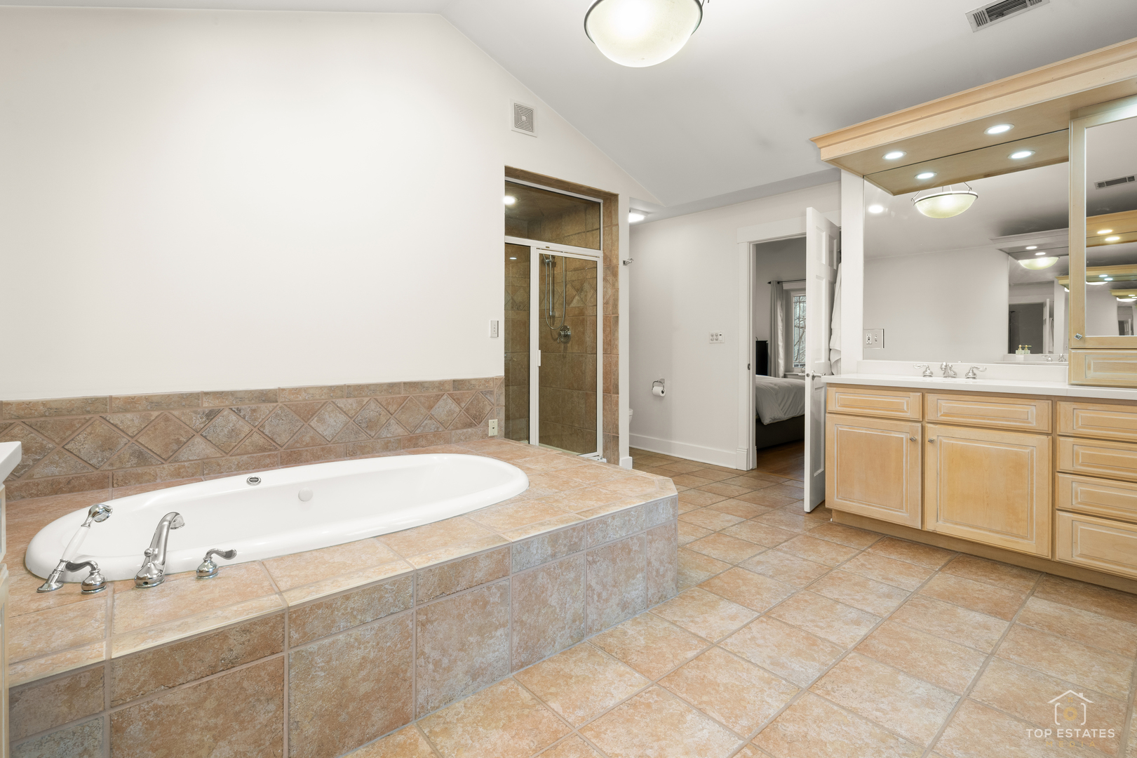 82 Lawton Road, Riverside, IL 60546