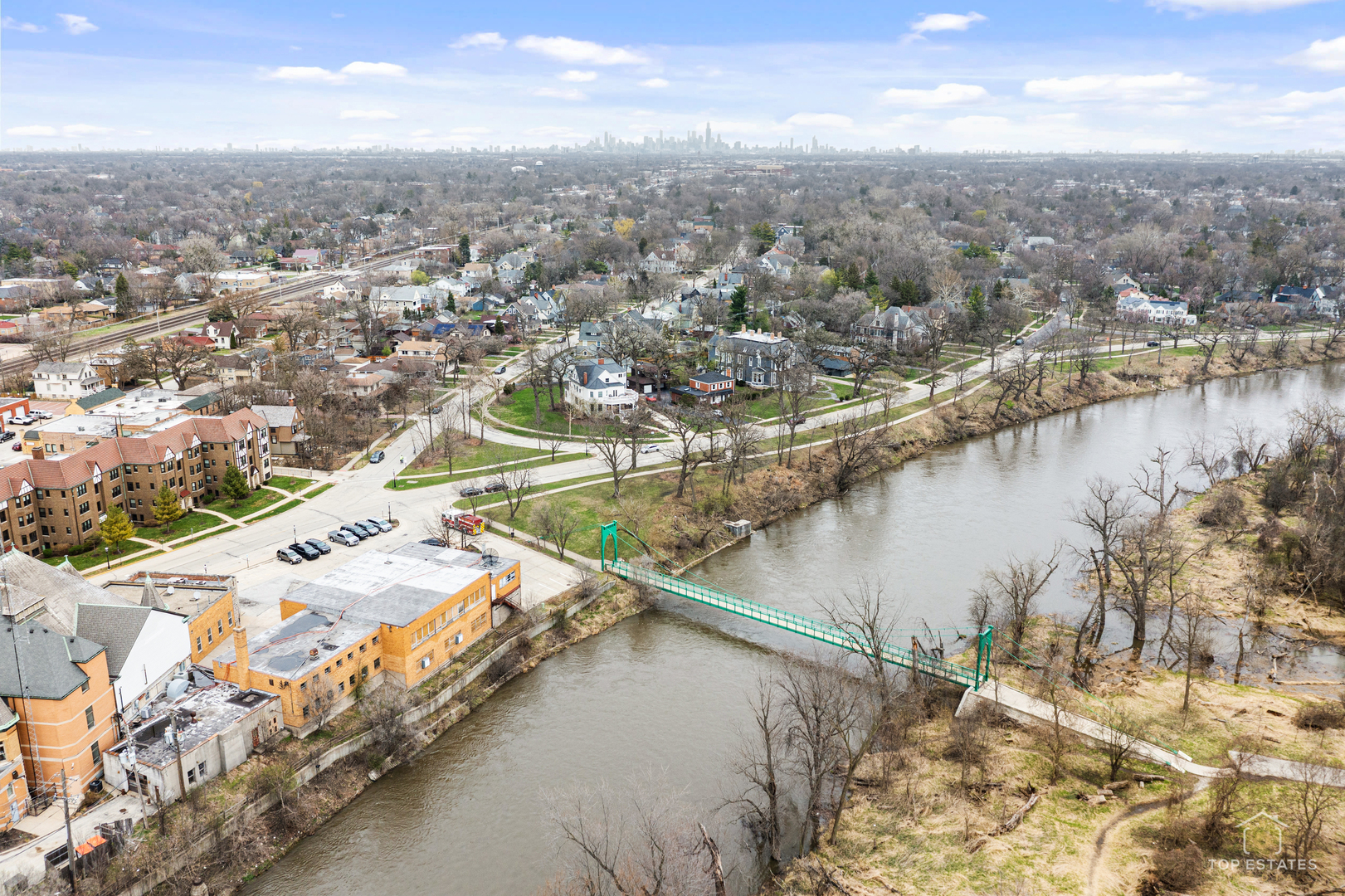 82 Lawton Road, Riverside, IL 60546