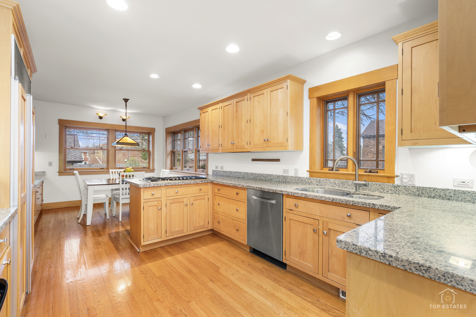 82 Lawton Road, Riverside, IL 60546