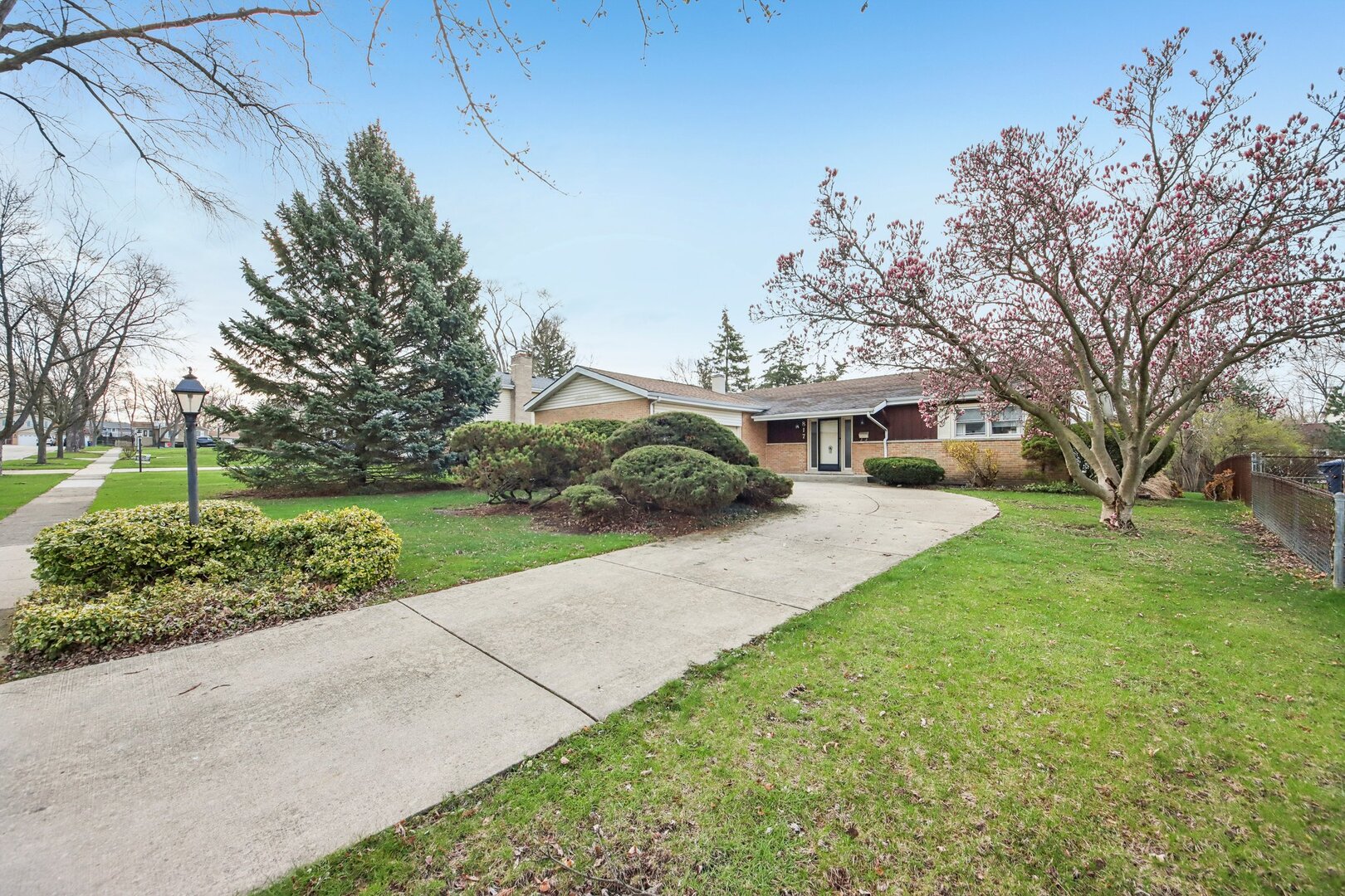 817 Belair Drive, Darien, IL 60561