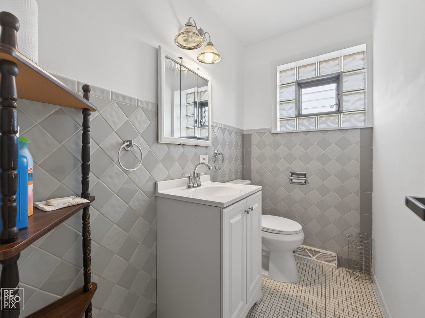 10643 S 83rd Avenue, Palos Hills, IL 60465