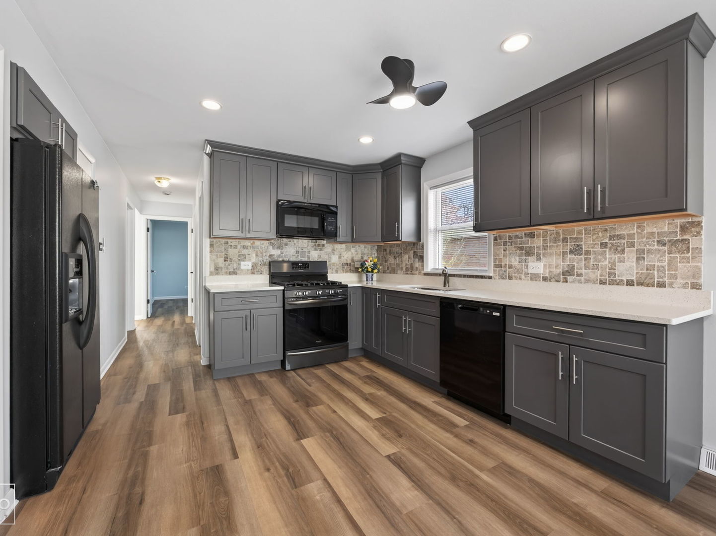 10643 S 83rd Avenue, Palos Hills, IL 60465