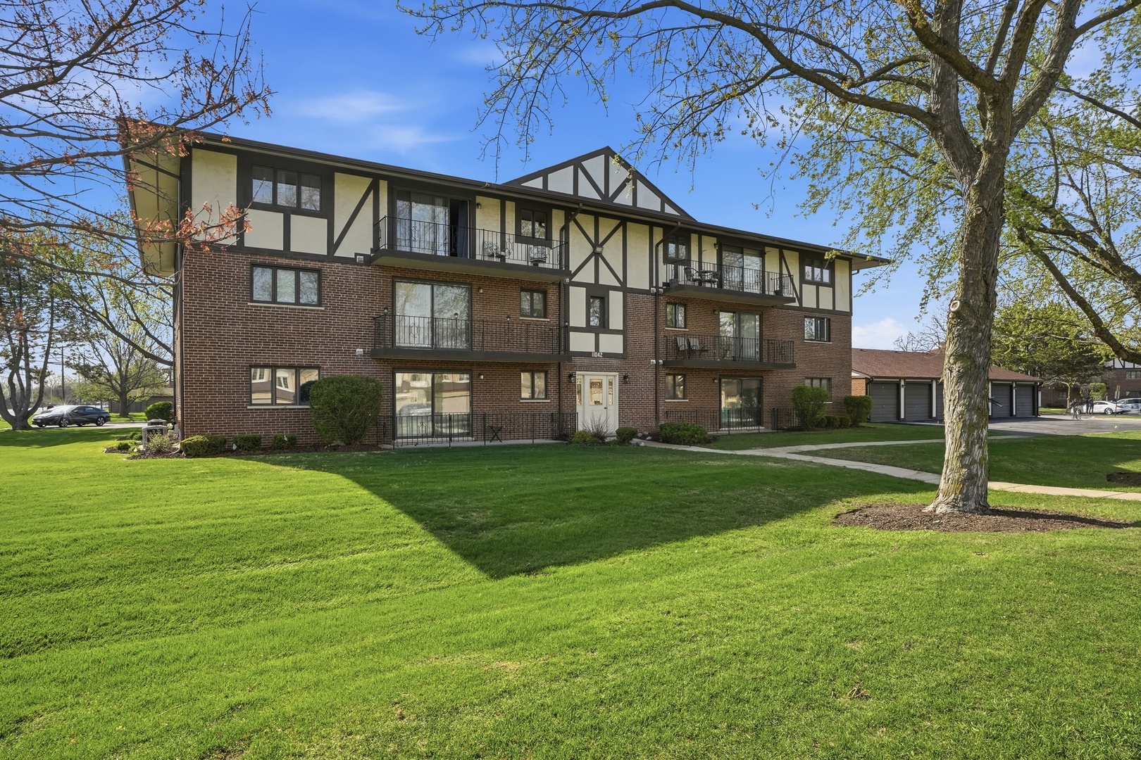 11042 S Theresa Circle #1C, Palos Hills, IL 60465