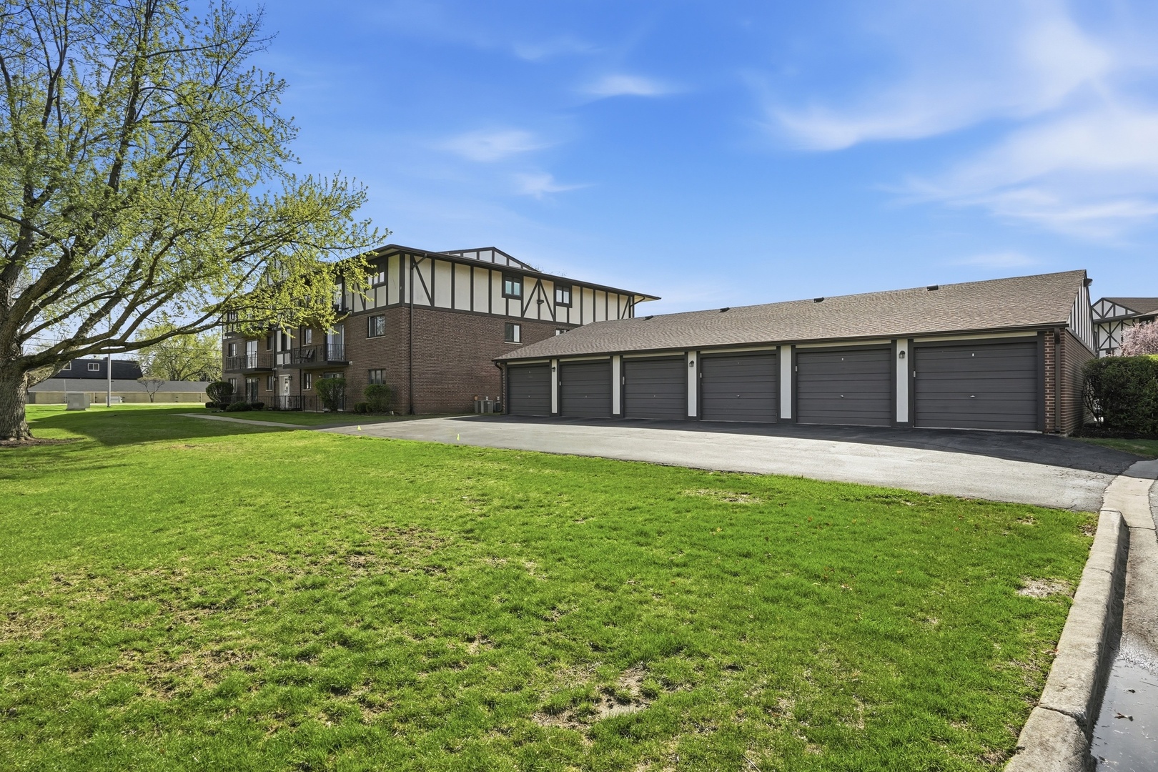 11042 S Theresa Circle #1C, Palos Hills, IL 60465