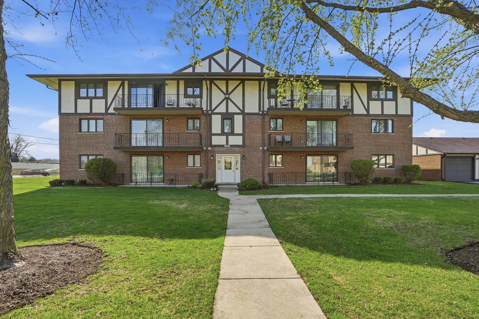 11042 S Theresa Circle #1C, Palos Hills, IL 60465