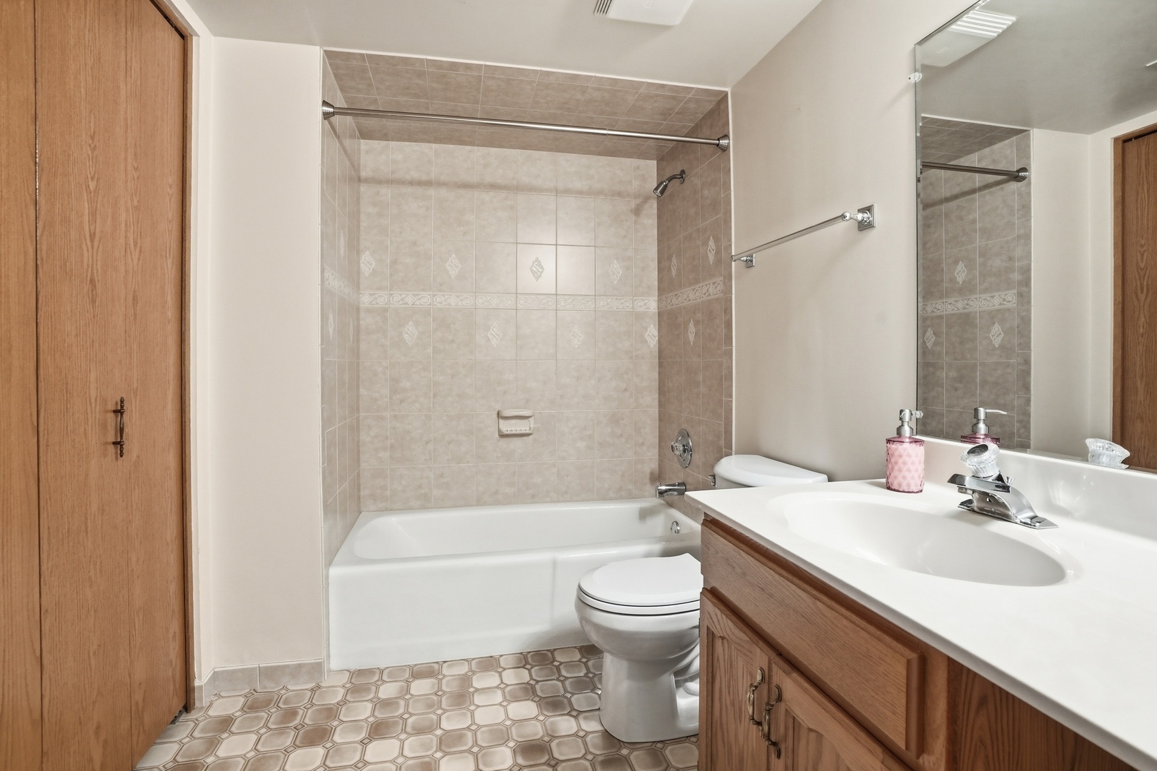 11042 S Theresa Circle #1C, Palos Hills, IL 60465