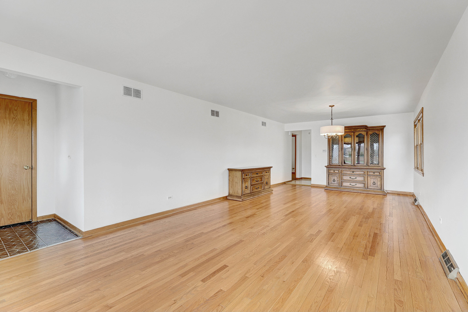 8506 N Greenwood Avenue, Niles, IL 60714