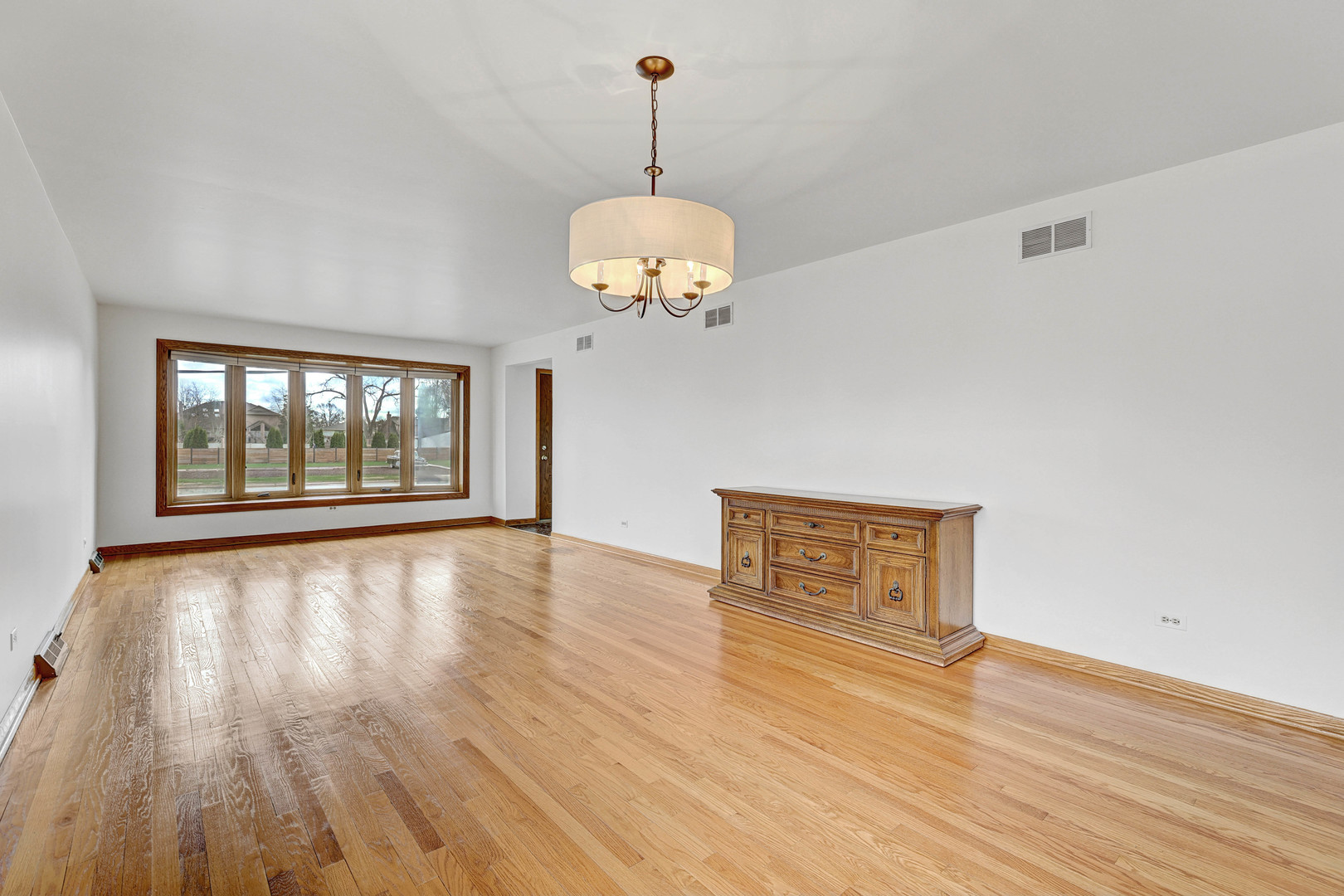 8506 N Greenwood Avenue, Niles, IL 60714