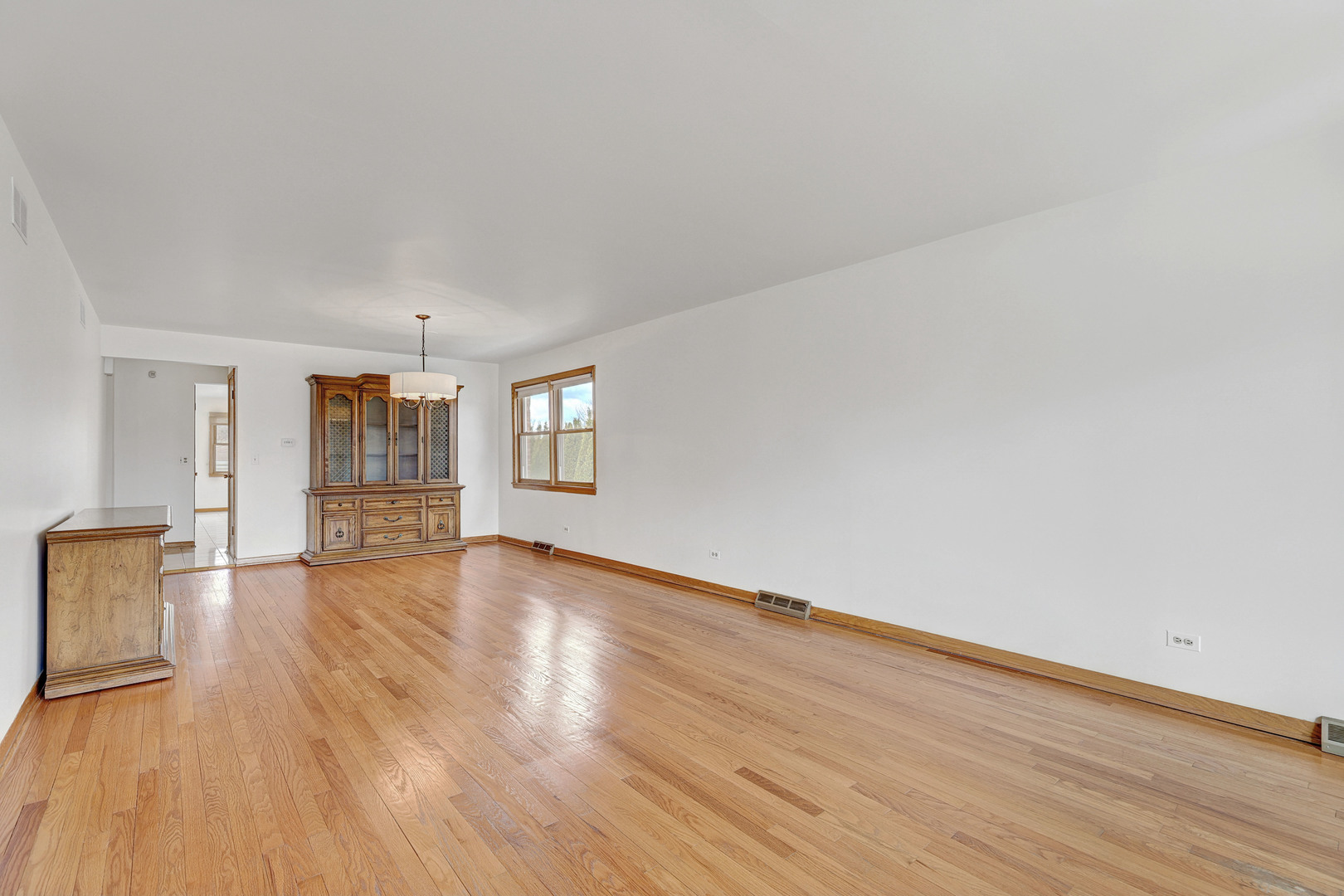 8506 N Greenwood Avenue, Niles, IL 60714