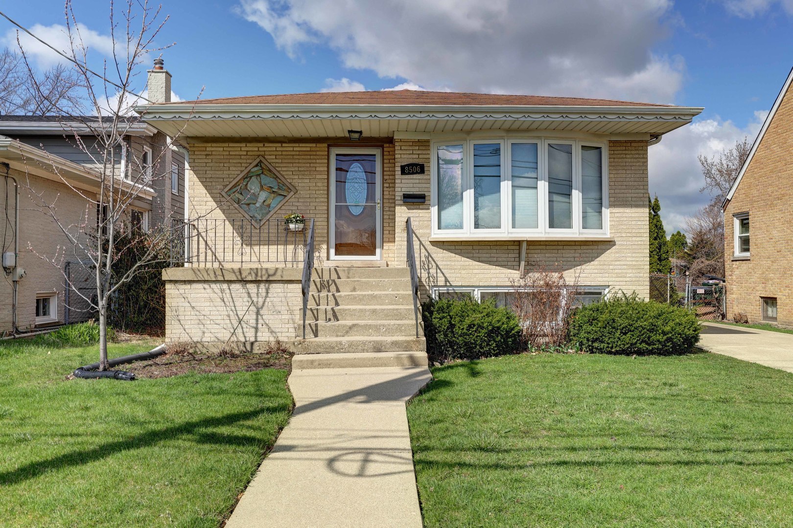 8506 N Greenwood Avenue, Niles, IL 60714