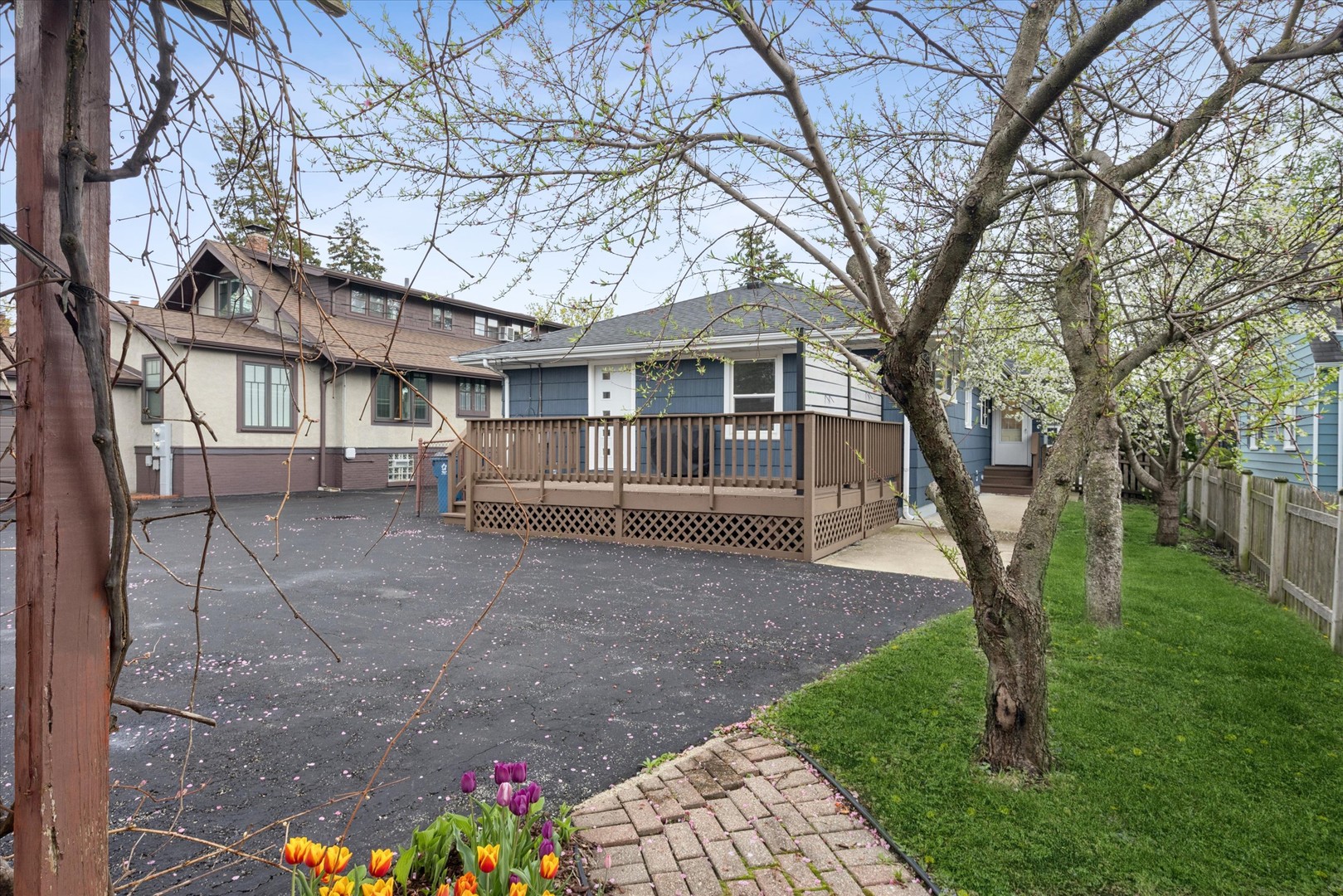 123 E Columbia Avenue, Elmhurst, IL 60126