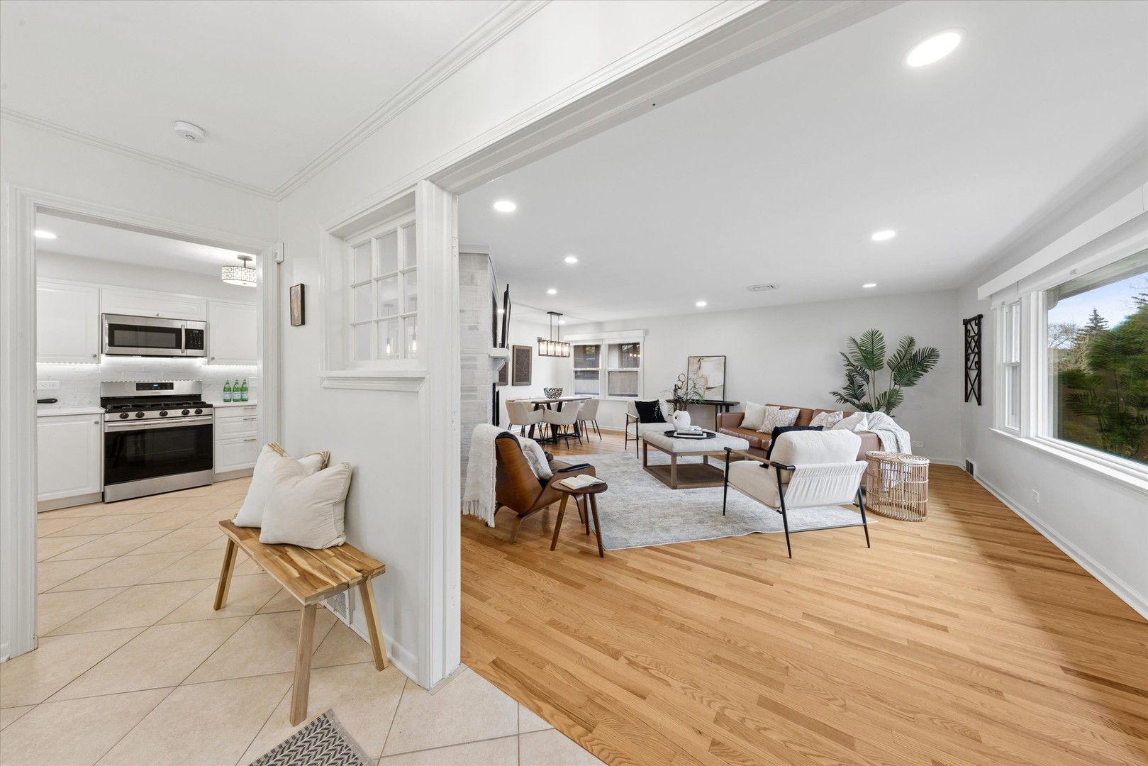 123 E Columbia Avenue, Elmhurst, IL 60126