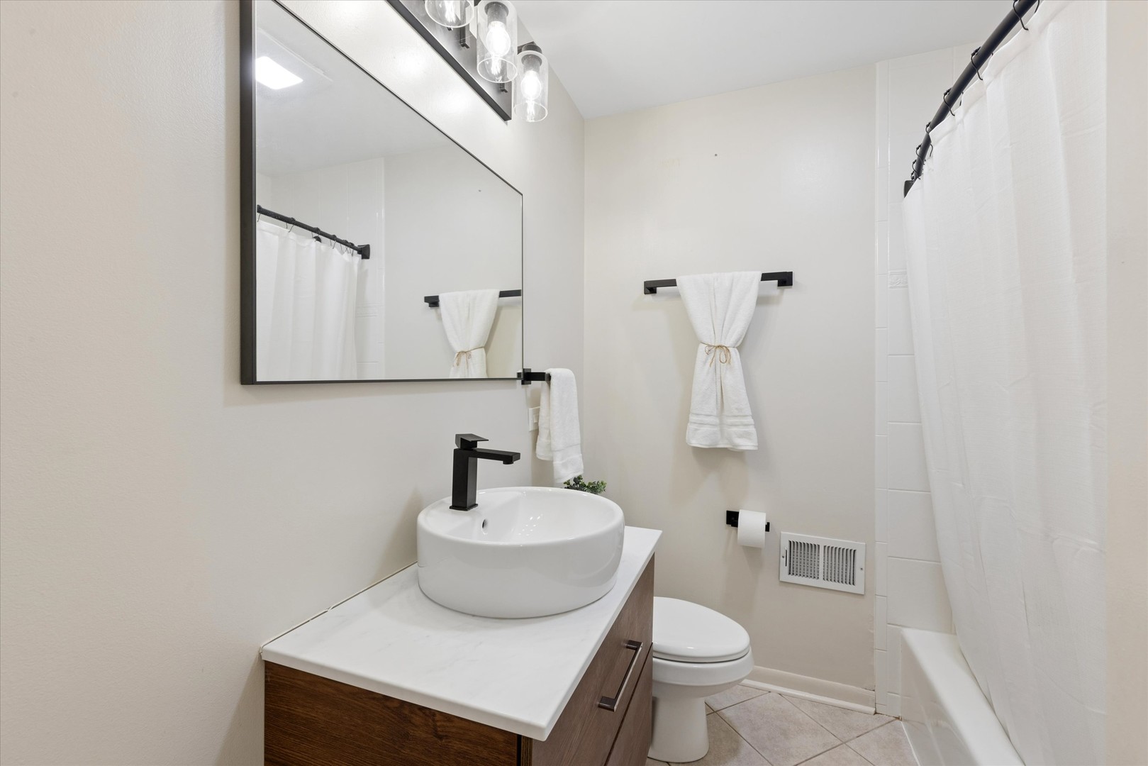 123 E Columbia Avenue, Elmhurst, IL 60126