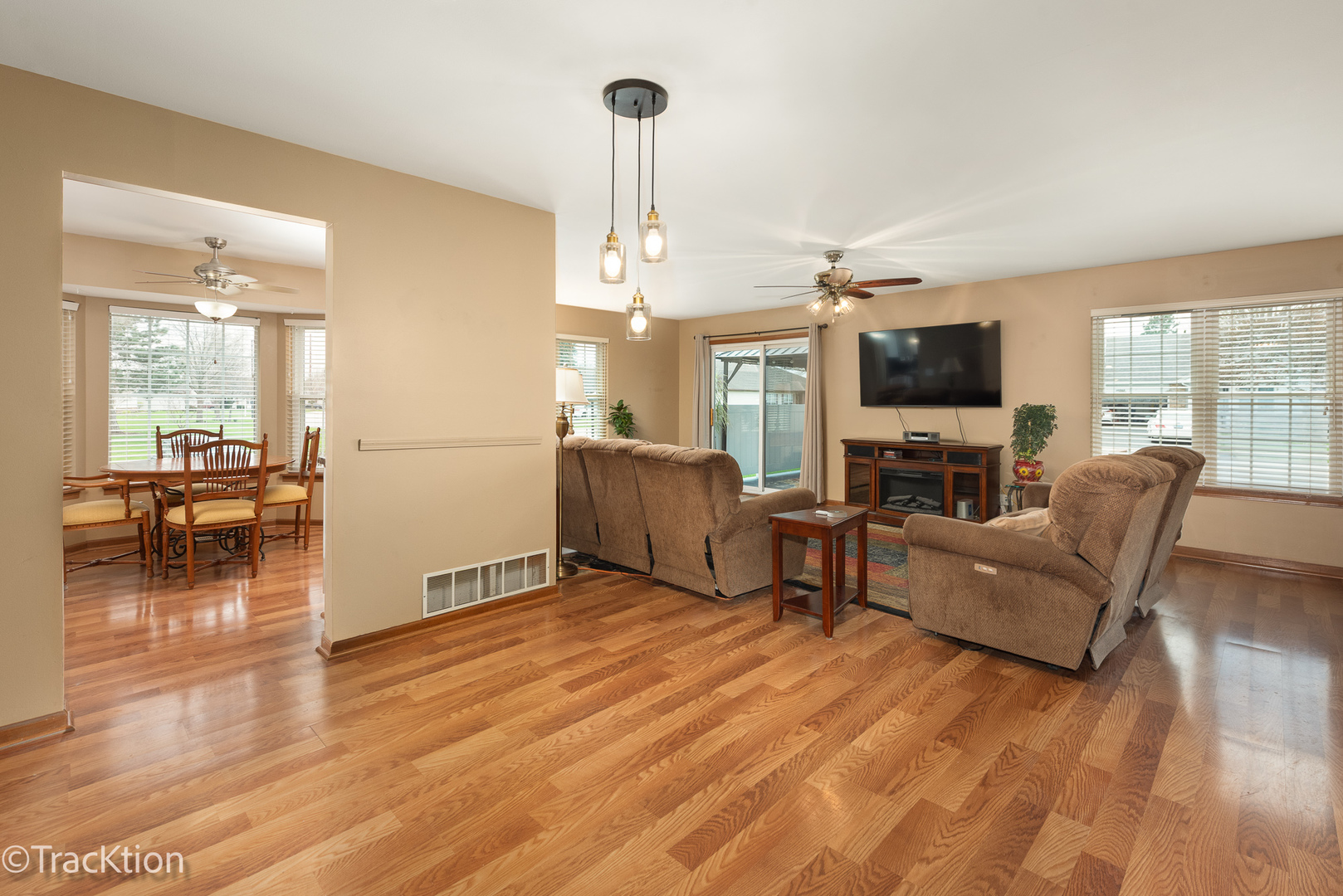 20838 W Peppertree Court, Plainfield, IL 60544