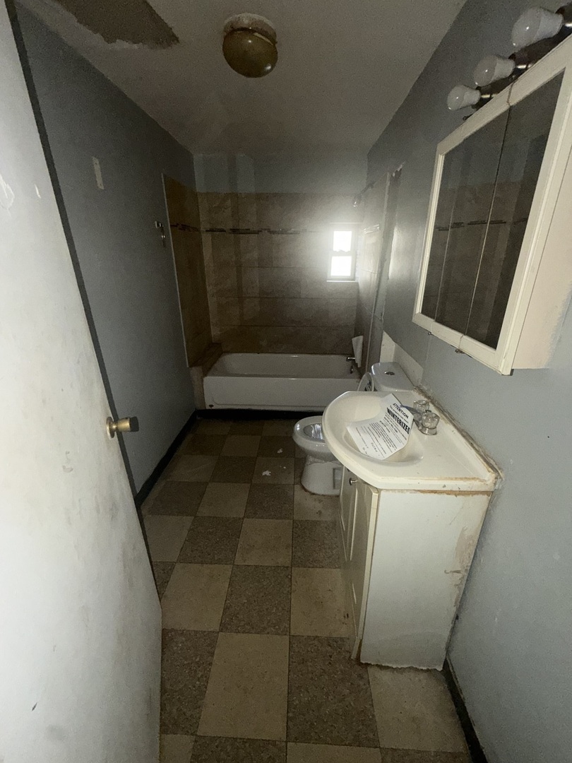 7340 S Maryland Avenue, Chicago, IL 60619