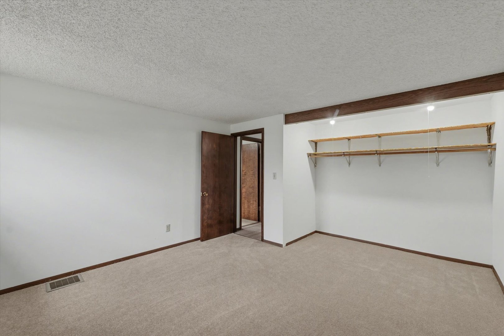 21 E Linn Street, Piper City, IL 60959