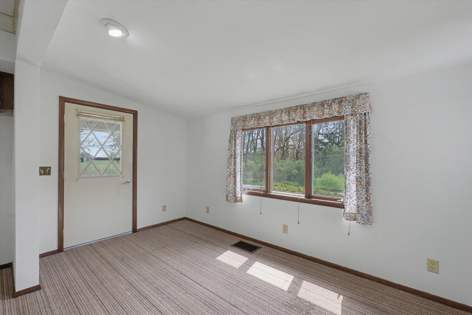 21 E Linn Street, Piper City, IL 60959