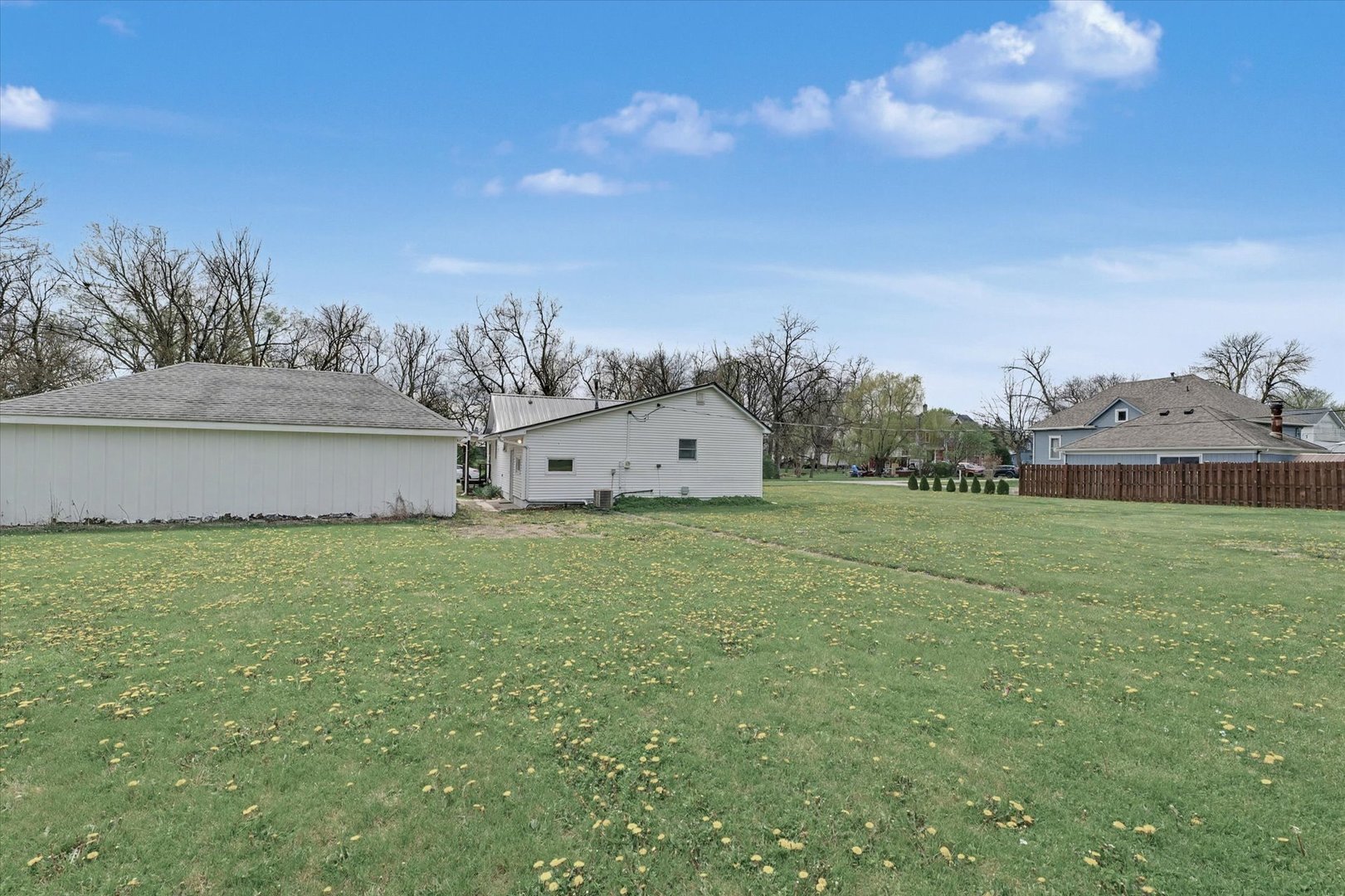 21 E Linn Street, Piper City, IL 60959