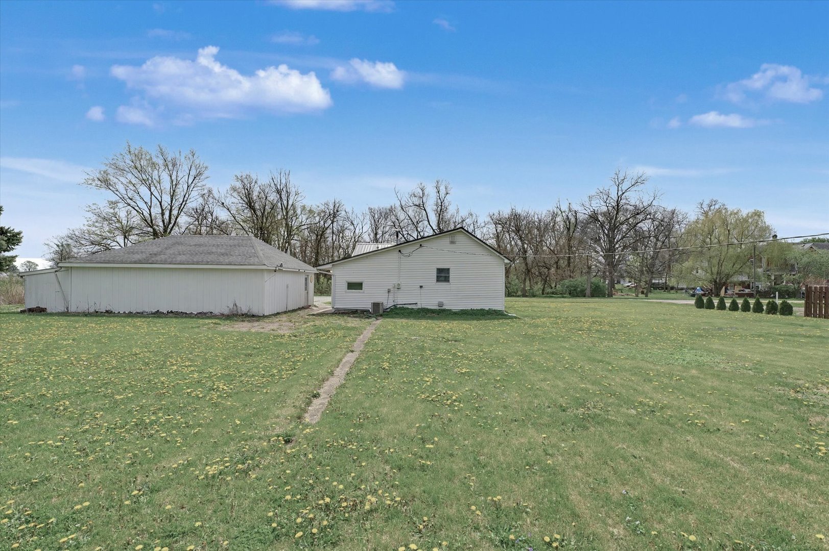 21 E Linn Street, Piper City, IL 60959