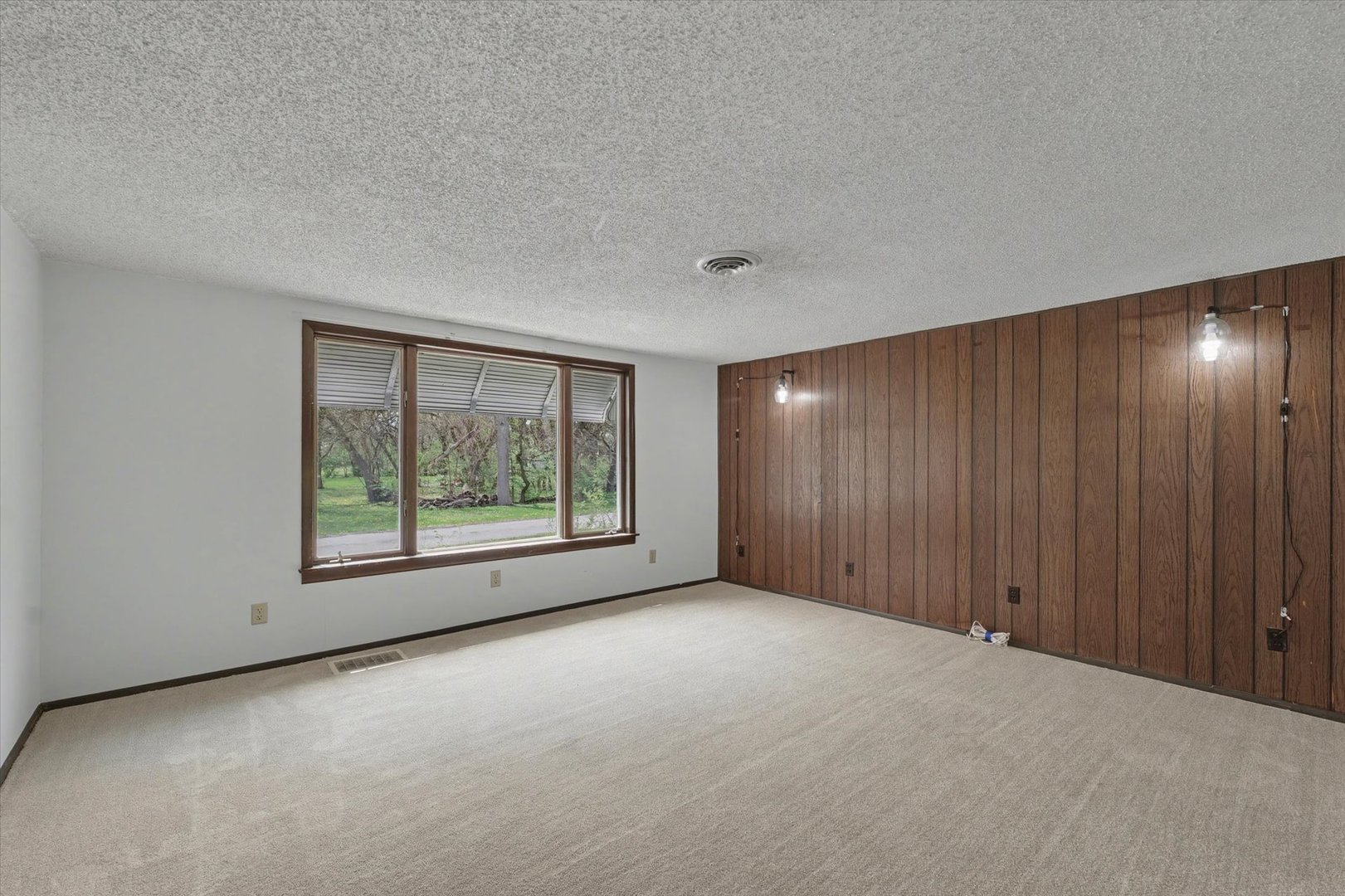 21 E Linn Street, Piper City, IL 60959