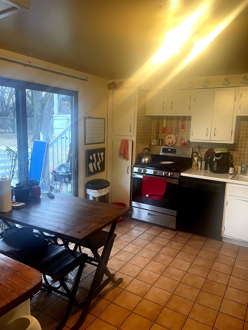 1852 Center Drive, Carpentersville, IL 60110