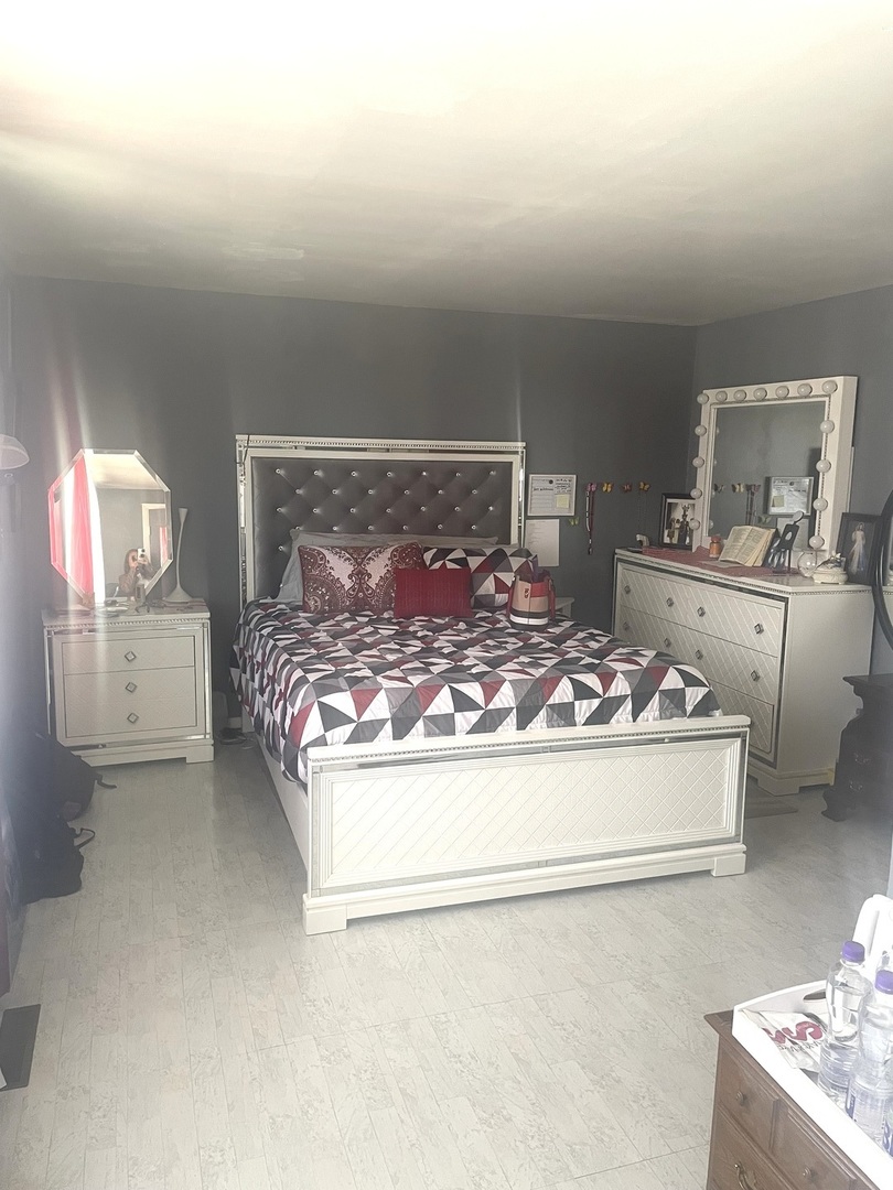 1852 Center Drive, Carpentersville, IL 60110